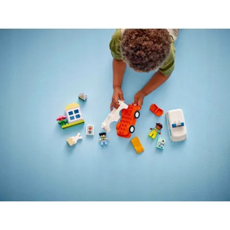 10447 - LEGO DUPLO - Karetka z kierowcą