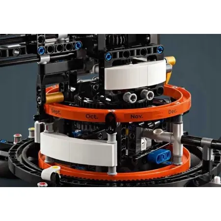 42179 - LEGO Technic - Planeta Ziemia i Księżyc na orbicie
